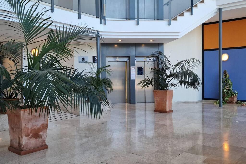Apartment With Free Parking And Pool Bormujos Exteriör bild