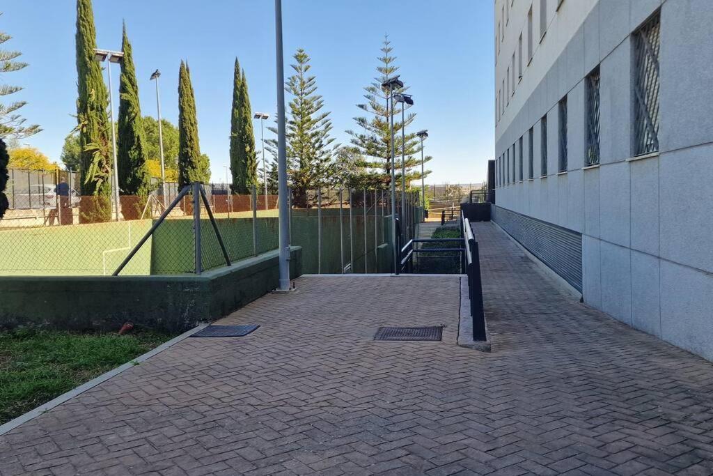 Apartment With Free Parking And Pool Bormujos Exteriör bild