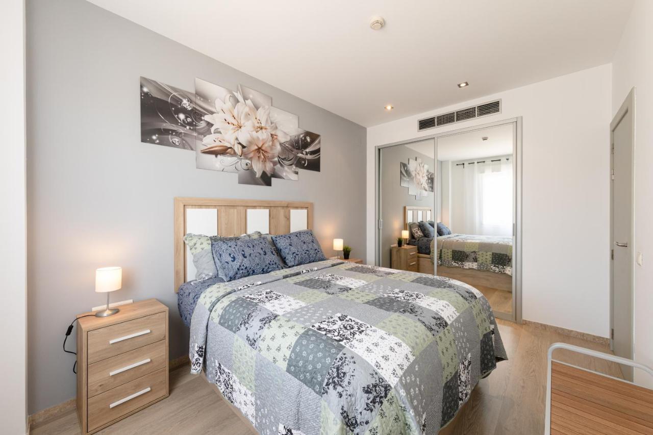 Apartment With Free Parking And Pool Bormujos Exteriör bild