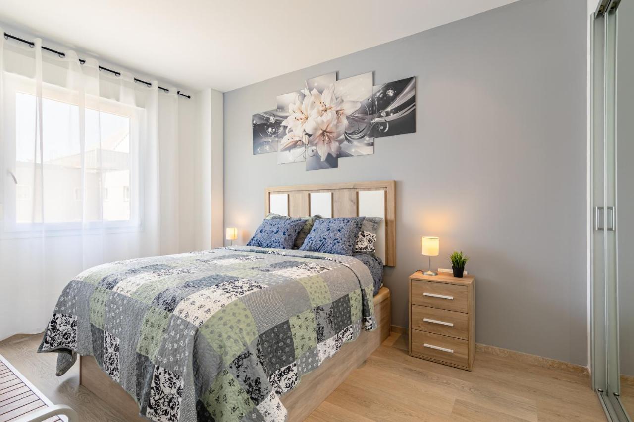 Apartment With Free Parking And Pool Bormujos Exteriör bild