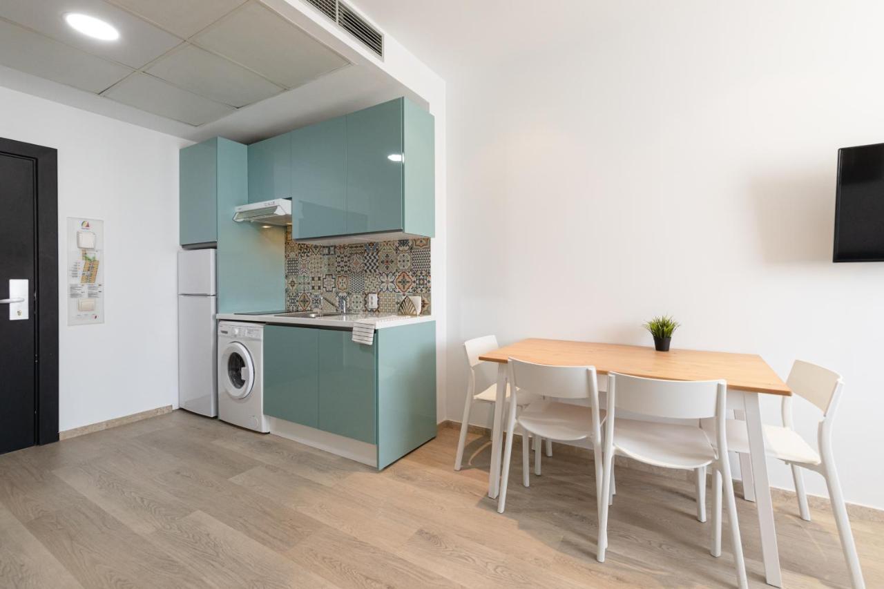 Apartment With Free Parking And Pool Bormujos Exteriör bild