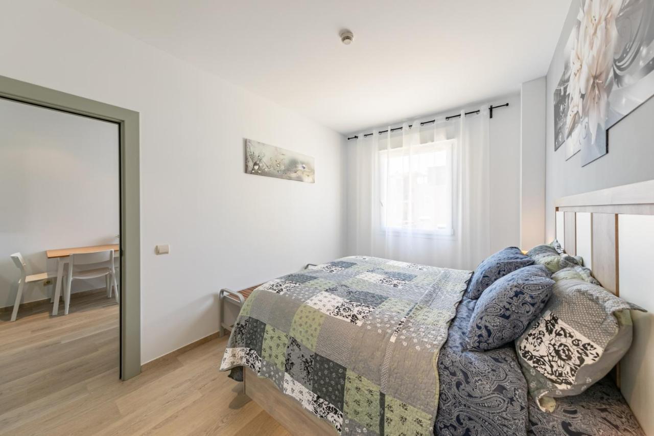 Apartment With Free Parking And Pool Bormujos Exteriör bild