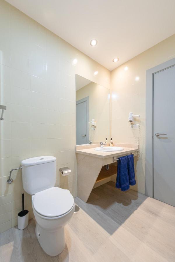 Apartment With Free Parking And Pool Bormujos Exteriör bild