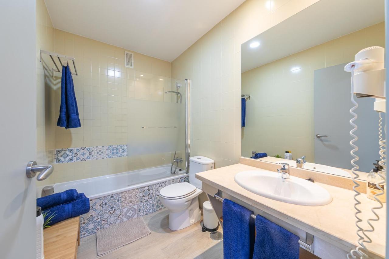 Apartment With Free Parking And Pool Bormujos Exteriör bild