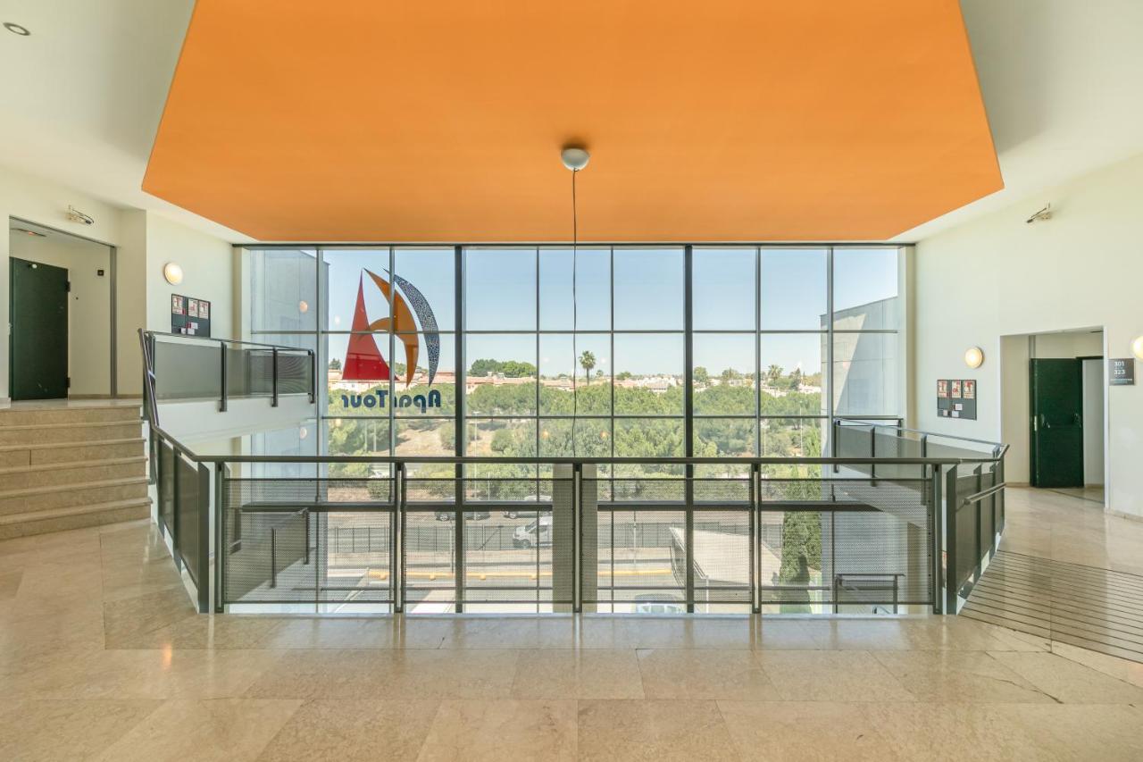 Apartment With Free Parking And Pool Bormujos Exteriör bild