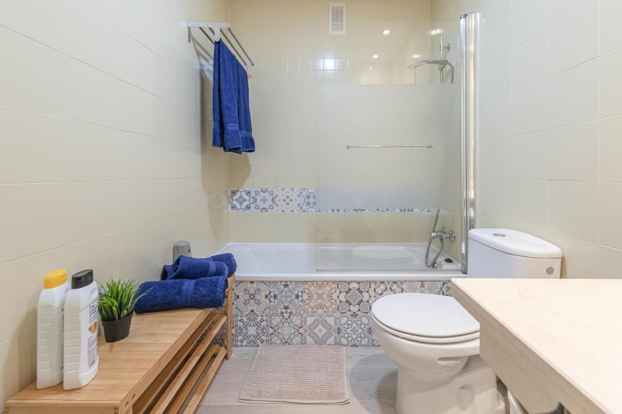 Apartment With Free Parking And Pool Bormujos Exteriör bild