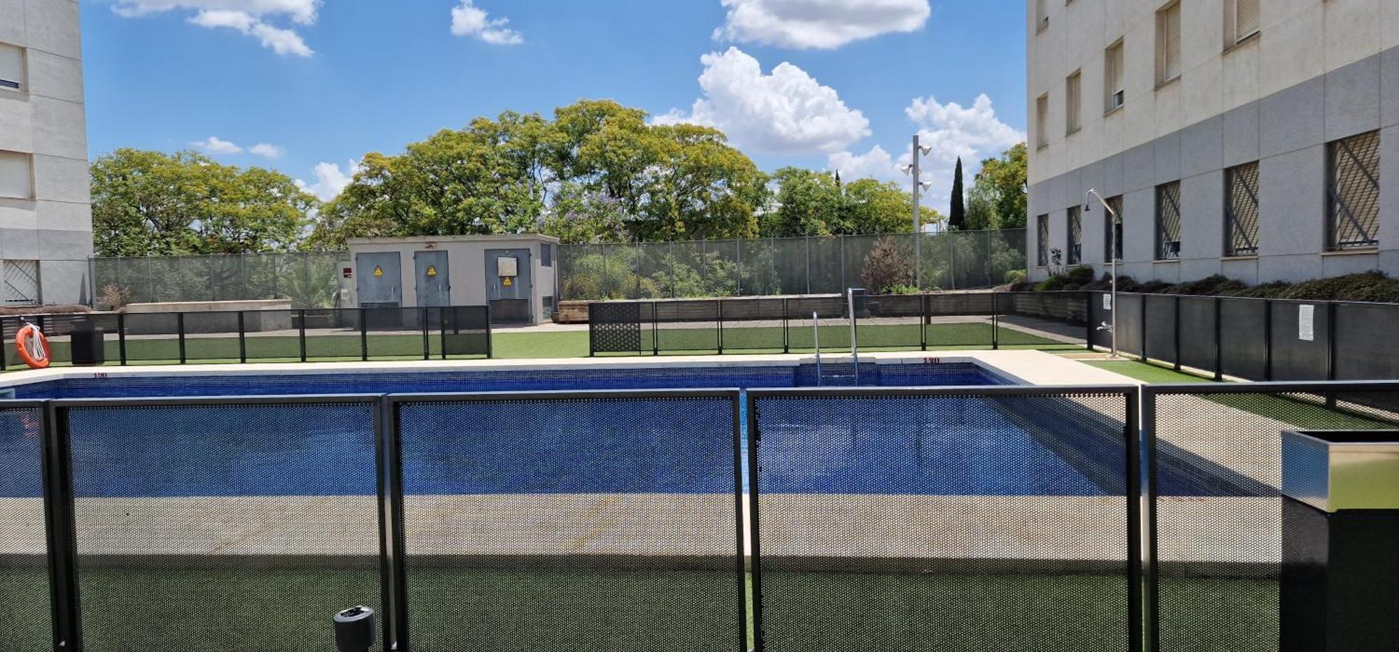 Apartment With Free Parking And Pool Bormujos Exteriör bild