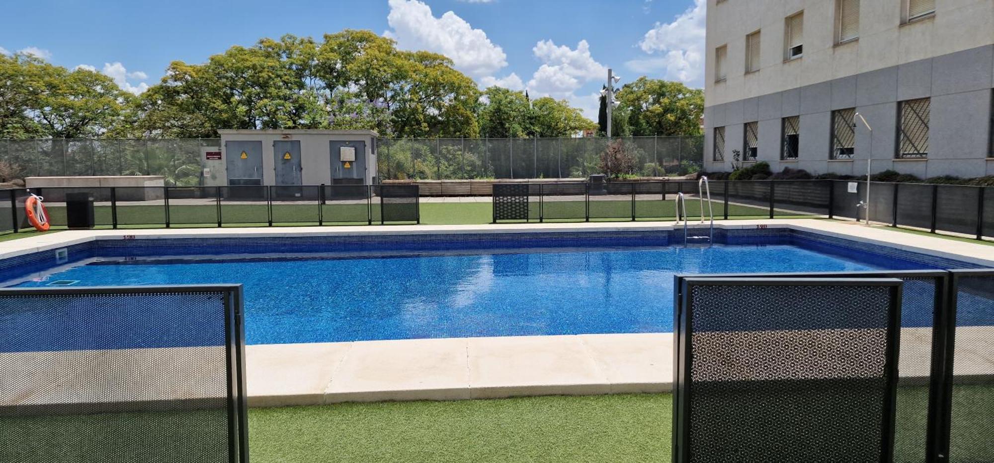 Apartment With Free Parking And Pool Bormujos Exteriör bild