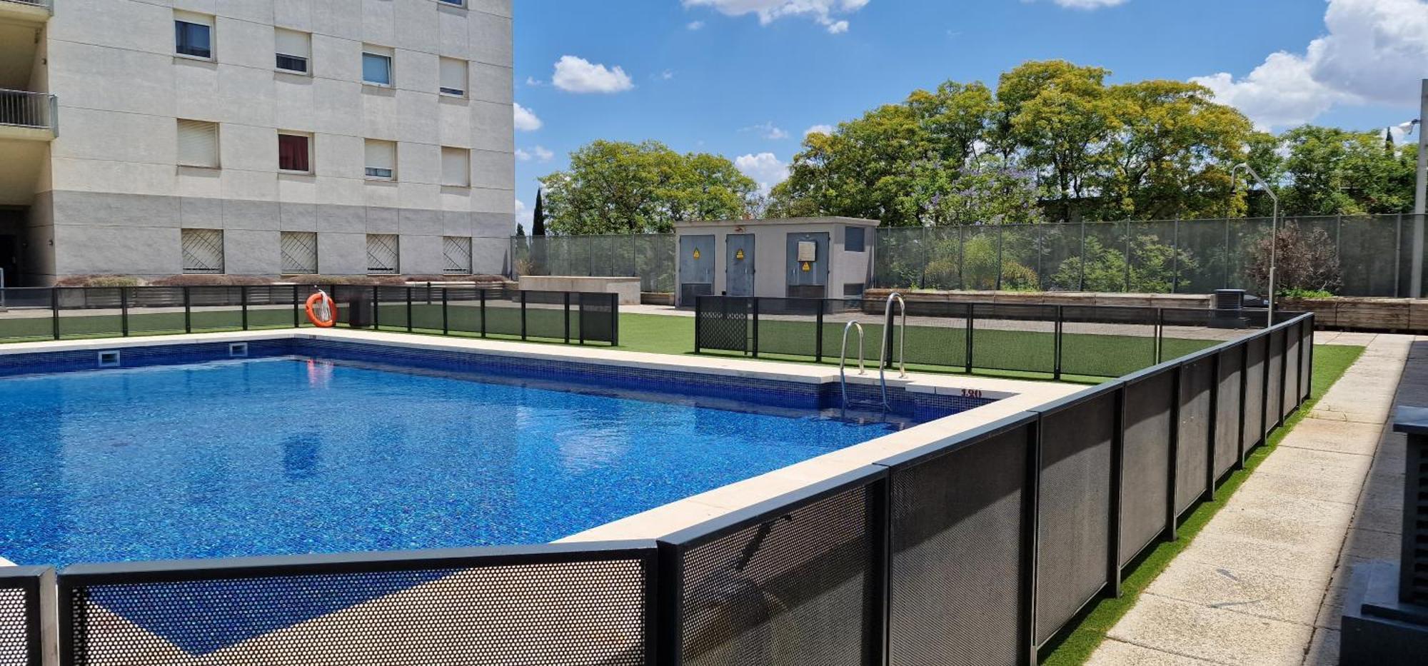Apartment With Free Parking And Pool Bormujos Exteriör bild